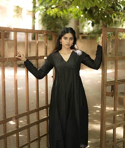 கரு கரு விழிகளால்... ஆதிரை செளந்தராஜன்! 