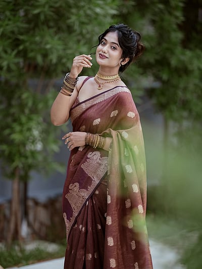 வண்ண மயில்... செளந்தர்யா ரெட்டி! 