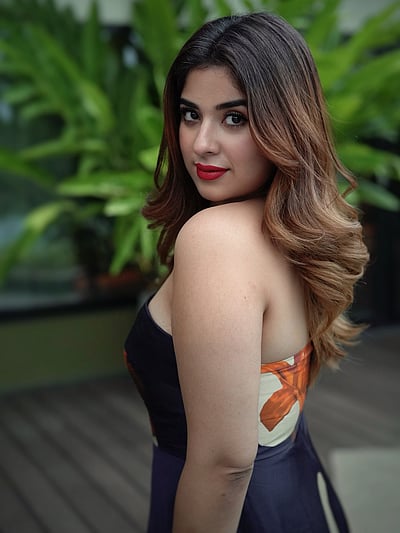 காதலெனும் தேர்வெழுதி... அபர்ணா தாமஸ்!