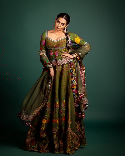 அழகு பூஞ்சோலை... பார்வதி!