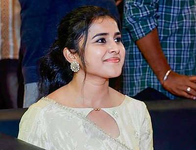 மக்களுக்குப் பிடித்த சின்ன திரை நடிகை! விருது வென்ற பாண்டியன் ஸ்டோர்ஸ் ராஜி!