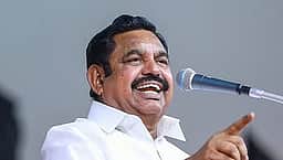 சேலத்தில் எடப்பாடி கே. பழனிசாமியை சந்தித்த வேட்பாளா்கள்