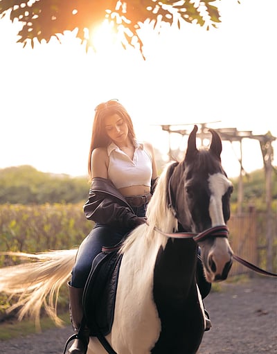 சூரியனின் மறைவுக்குள் புகுந்து... ஆர்யன்ஷி சர்மா! 