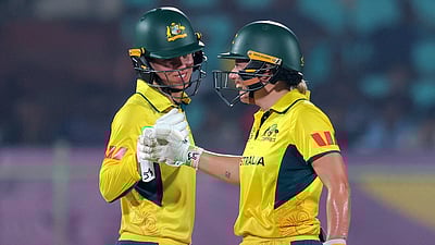 வங்கதேசத்தை வீழ்த்தி ஆஸி. அபார வெற்றி; முதல் அணியாக அரையிறுதிக்கு முன்னேற்றம்!