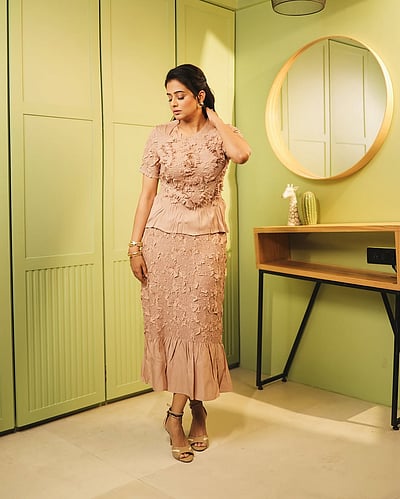 யார் சொன்னது, இந்த நிறம் வேண்டாமென... பிரியா மணி!