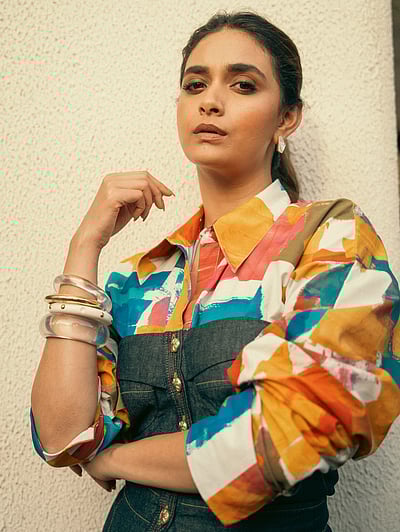 வானவில் மழையென பெய்கிறாய்... கீர்த்தி சுரேஷ்!