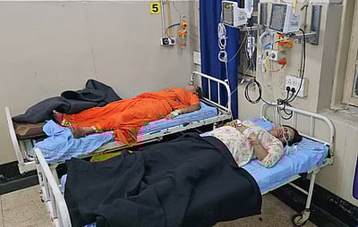 இந்தூரில் 24 திருநங்கைகள் கூட்டாகத் தற்கொலை முயற்சி! 2 பேரது உடல்நிலை கவலைக்கிடம்! 