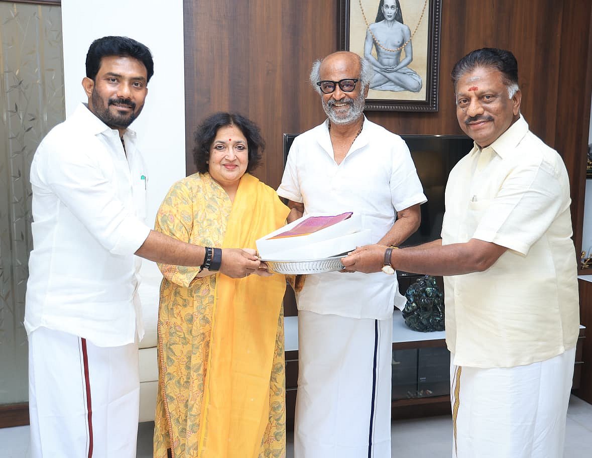 ரஜினிகாந்த், லதா ரஜினிகாந்த்துடன் ஓ.பன்னீர்செல்வம், ஓ.பி. ரவீந்திரநாத்.