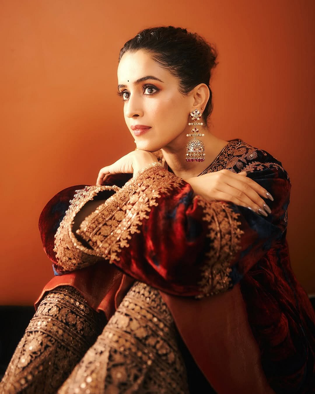 கண்ணும் கண்ணும் கலந்துவிட்டது... சான்யா மல்ஹோத்ரா!