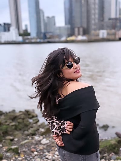 லண்டனில் வெண்ணிலவுச் சாரல்... ரக்ஷிதா சுரேஷ்!