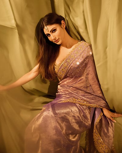 தங்கம் விலை உயர்வு... மௌனி ராய்!