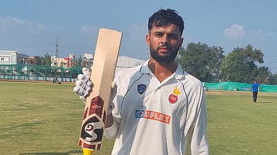 அறிமுக போட்டியில் இரட்டைச் சதமடித்த எம்பிஏ மாணவர்..! கோலியுடன் முதல் போட்டிக்கான வாய்ப்பை இழந்தவர்!