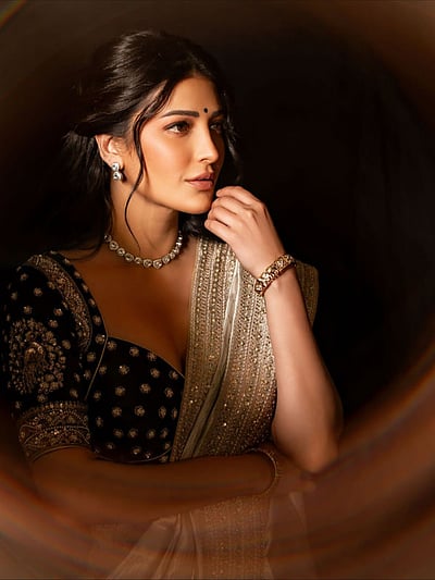 தங்க தாமரை மகளே... ஸ்ருதி ஹாசன்!