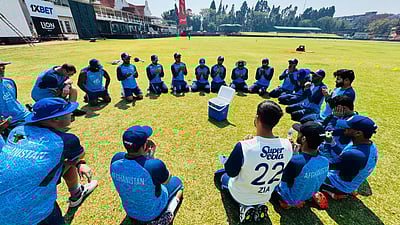 பாகிஸ்தான் தாக்குதலில் பலியானவர்களுக்கு ஆப்கன் கிரிக்கெட் வீரர்கள் அஞ்சலி! 