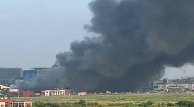 டாக்கா விமான நிலையத்தில் பயங்கர தீ விபத்து 