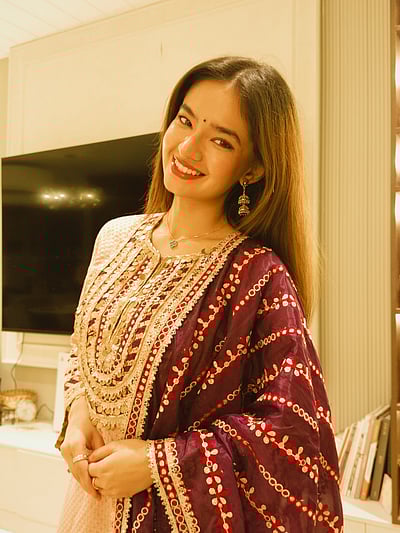 வெட்கத்தைக் கேட்டால்... அனுஷ்கா சென்!