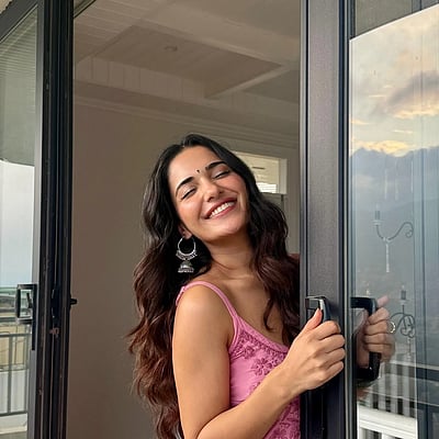 அடியே... ருகானி சர்மா!