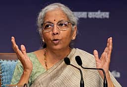 மேற்காசிய பதற்றத்தால் பாதிக்கப்பட்ட துறைகளுக்கு உதவும் நிதிச்சூழல் உள்ளது: நிா்மலா சீதாராமன்