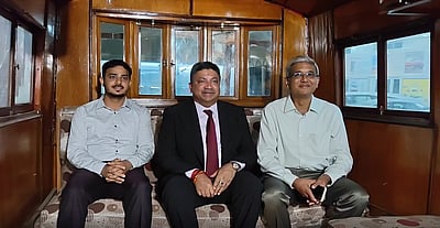 பெரியார் பயன்படுத்திய பிரசார வாகனத்தில் அமர்ந்து மகிழ்ந்த அமைச்சர் பழனிவேல் தியாகராஜன்!