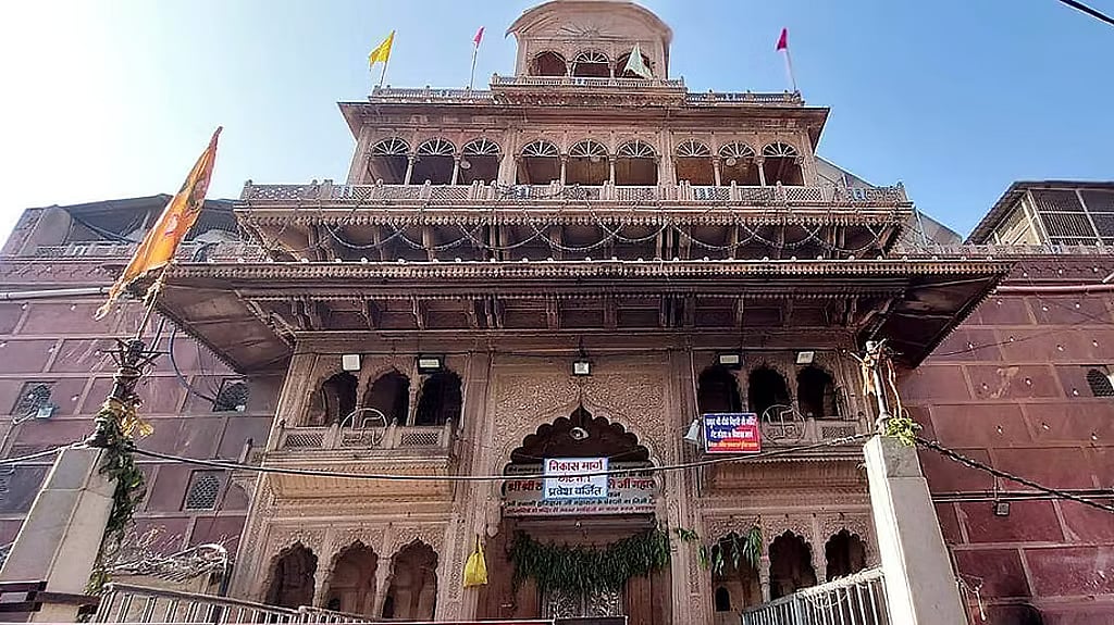 மதுரா கோயிலின் கருவூல அறை 54 ஆண்டுகளுக்குப் பிறகு திறப்பு!