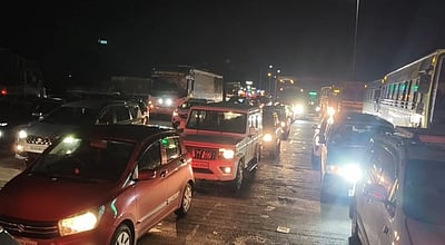 விராலிமலை: சுங்கச்சாவடியில் பாஸ்ட் டேக் சேவை பழுது! அணிவகுத்து நின்ற வாகனங்கள்!