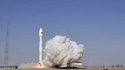 பாகிஸ்தான் செயற்கைக்கோளை விண்ணில் செலுத்திய சீனா