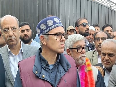 ஜம்மு - காஷ்மீரில் இடைத்தேர்தல்: ஆளும் தேசிய மாநாட்டுக் கட்சி வேட்பாளர் வேட்புமனு தாக்கல்!