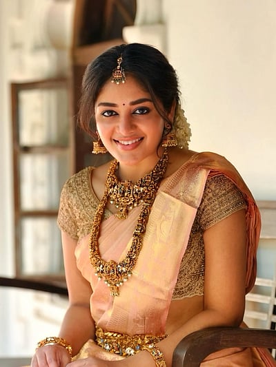 தீபாவளி பொலிவு... தீப்ஷிகா!