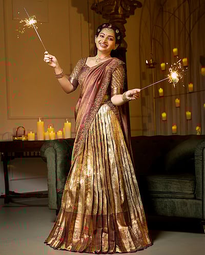 ஹேப்பி தீபாவளி... நக்‌ஷத்ரா நாகேஷ்!