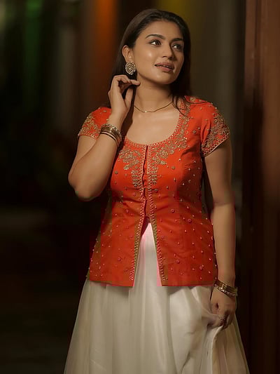 புத்தாடையும் புத்தொளியும்... ஷபானா! 