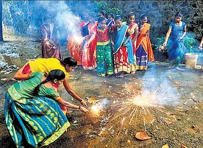 தீபாவளி பண்டிகை உற்சாகக் கொண்டாட்டம்!