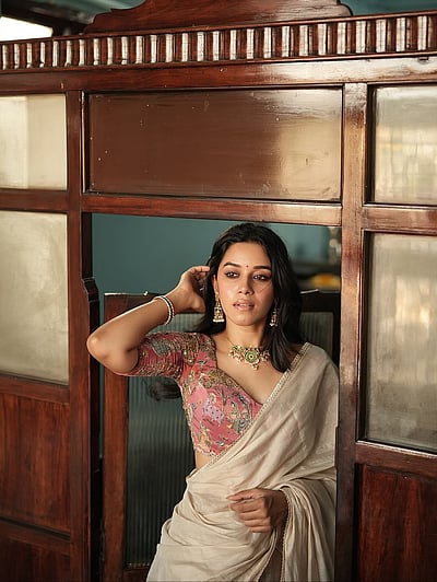 ஹேப்பி தீபாவளி... மிருணாளினி ரவி!