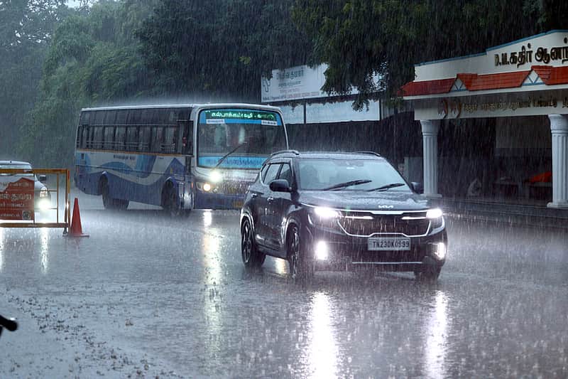 Rains lash various parts of Chennai and suburbs!