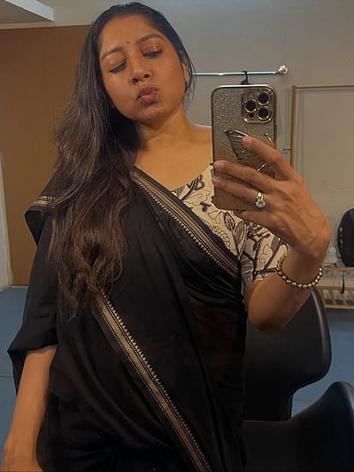 செல்ஃபி புள்ள... அனுமோள்!