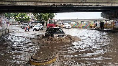 மதுரை மாவட்டத்தில் பலத்த மழை: 
இரு வீடுகள் இடிந்து சேதம்