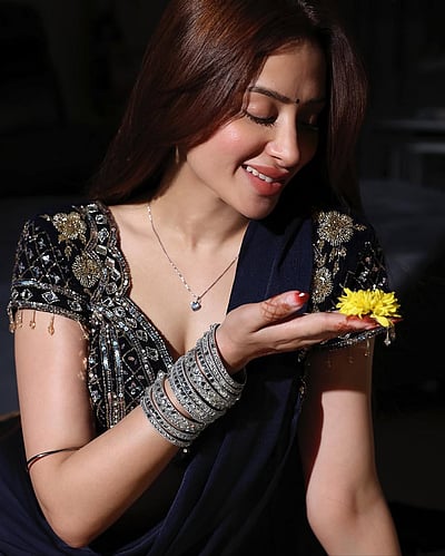 கனவைத் தேடி... மஹிரா சர்மா! 