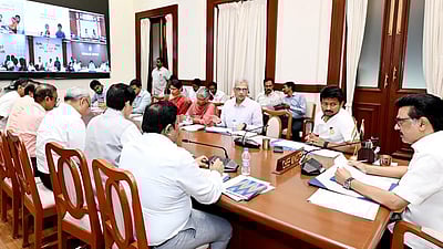 தீவிரமடையும் பருவமழை: மாவட்ட ஆட்சியர்களுடன் முதல்வர் ஆலோசனை!