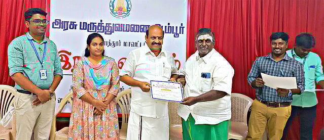 ரத்த தானம் வழங்கியவா்களுக்கு சான்றளிப்பு