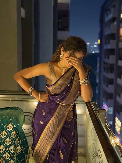 யார் இந்த வெட்கச் சரவெடி?