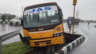 கோவை: கட்டுப்பாட்டை இழந்த பள்ளிவாகனம்! மாணவர் படுகாயம்