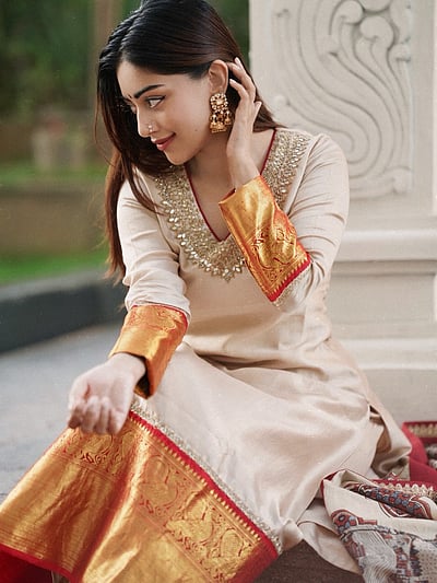 காதோரம் காதோடு... அனு இமானுவேல்!