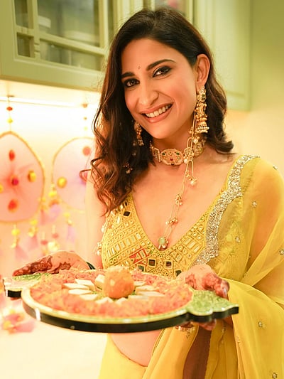 புது வெளிச்சம்... அஹானா கும்ரா!