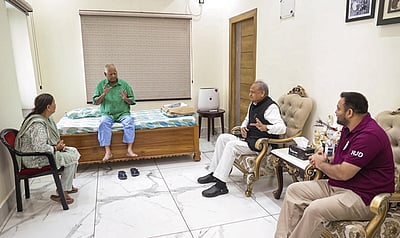 பிகார் தேர்தல்: தேஜஸ்வி முதல்வர் வேட்பாளரா? காங்கிரஸ் பதில் அளிக்க மறுப்பு