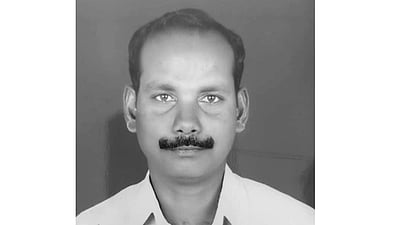 ஊருக்கு உழைத்தவருக்கு  மரியாதை: இறுதி ஊர்வல செலவை ஏற்ற கிராம மக்கள்!