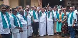 வேளாண் கடன் தள்ளுபடி கோரி
விவசாயிகள் ஆா்ப்பாட்டம்