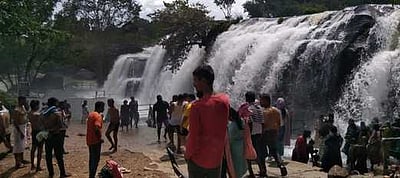 திற்பரப்பு அருவியில் சுற்றுலாப் பயணிகள் குளிக்க அனுமதி! 