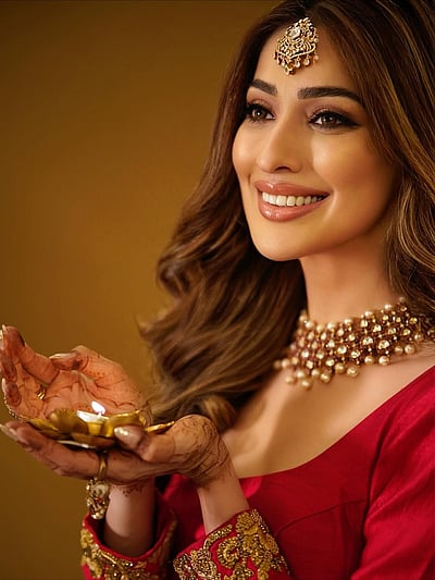 செம்பருத்திப் பூவே... ராய் லட்சுமி!