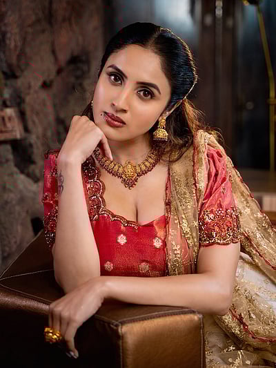 அந்த நகைகள்... பிரியங்கா கோல்கடே!