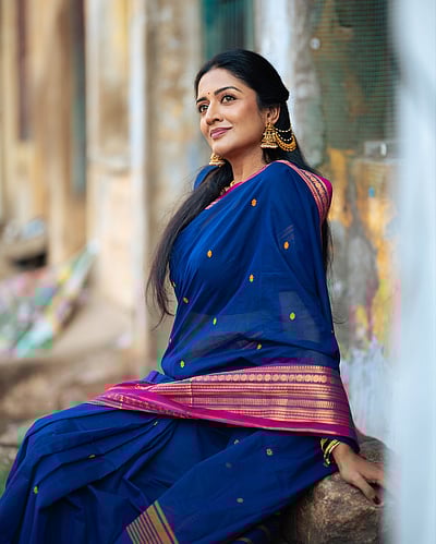 பட்டுடன் சாந்தம்... விமலா ராமன்! 