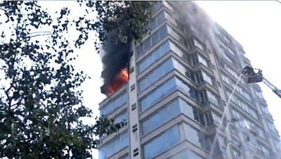 மும்பை வணிக வளாகத்தில் பயங்கர தீ விபத்து!